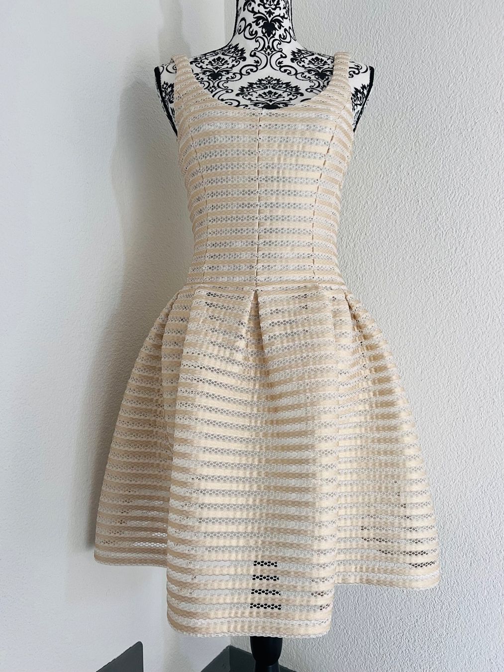 Superdry Robes: Spitzen - Sommerkleid, Gr.S – D'occasion à Walzenhausen par Cerna007