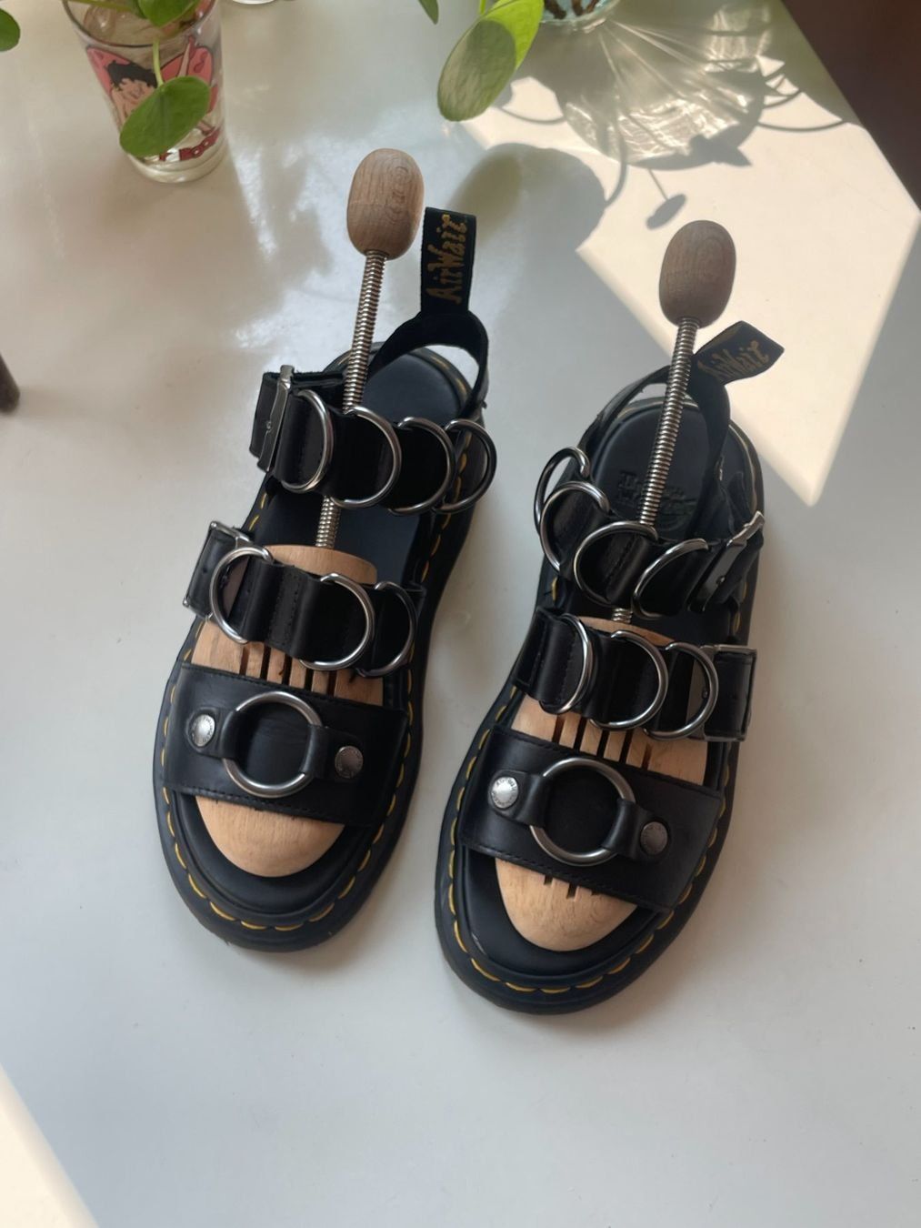 Dr. Martens Scarpe da uomo: Dr. Martens Gryphon Sandalen mit Metall- Ringen – Usato da Regensdorf venduto da amb_n5n7 2