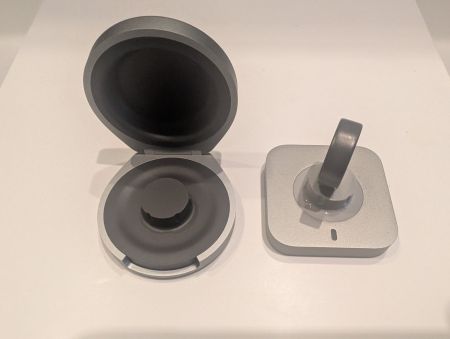 Oura Ring 4 Stealth, Grösse 9 – mit Reise-Ladecase, Garantie