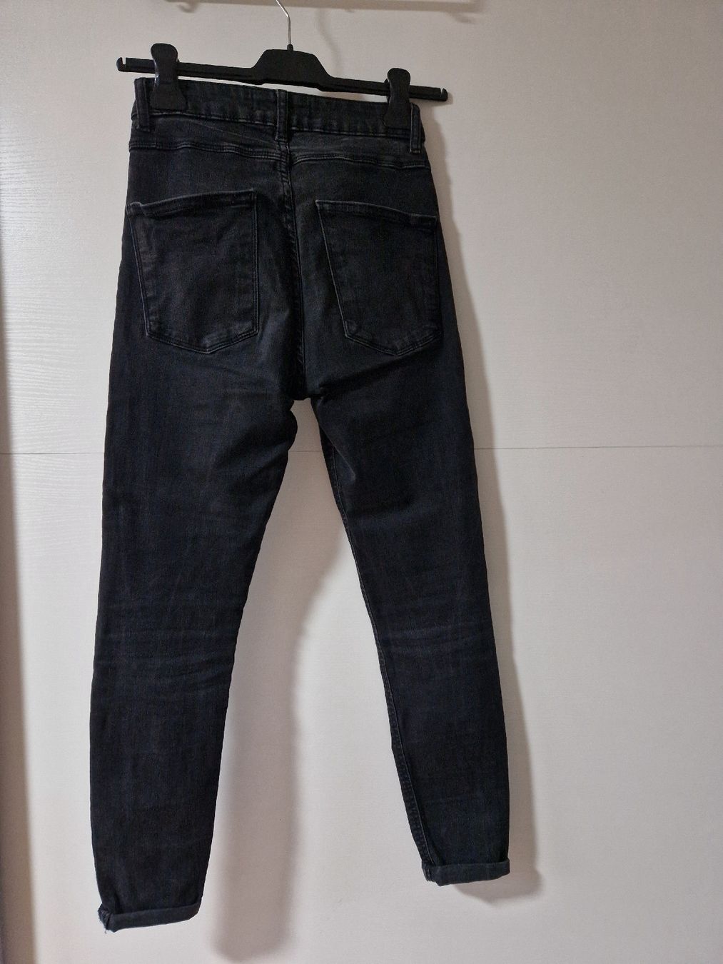 Zara Jeans: Schwarze Zara Jeans - Grösse 36 – Usato da Niedergösgen venduto da _.vanii._ 1