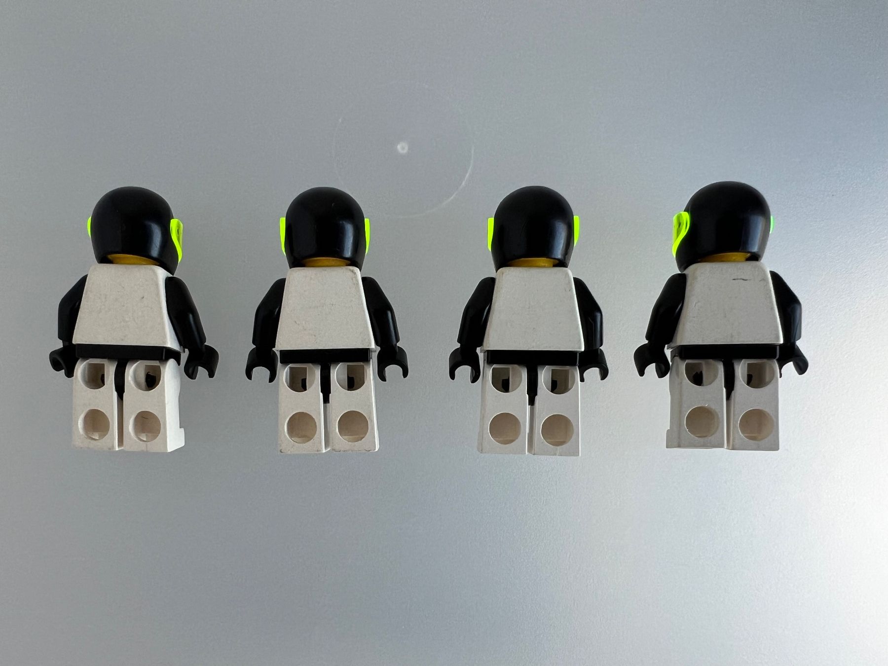 Lego Spielzeuge: Lego Space Blacktron Figur 4x – Gebraucht aus Uttigen von sonorsonic 1