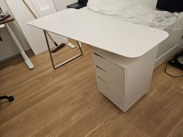 Weisser Schreibtisch mit Schubladen - Top Zustand!