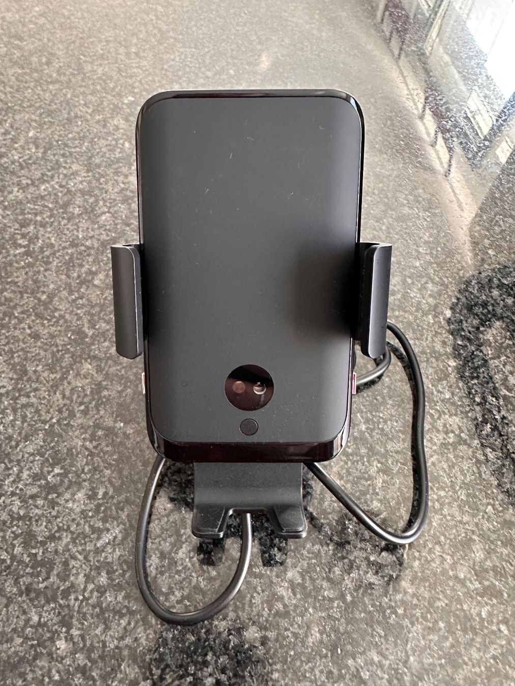 Caricabatterie: 10W Qi Wireless Fast Charge Auto KFZ Halterung – Usato da Selzach venduto da Sanbana91