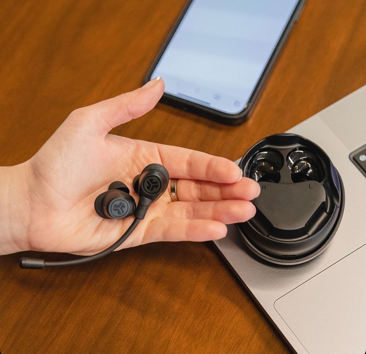 JBL Cuffie: JLab Work Bud In-Ear Headset - Like New – Nuovo (secondo la descrizione) da Oberengstringen venduto da plm_7kb7 2