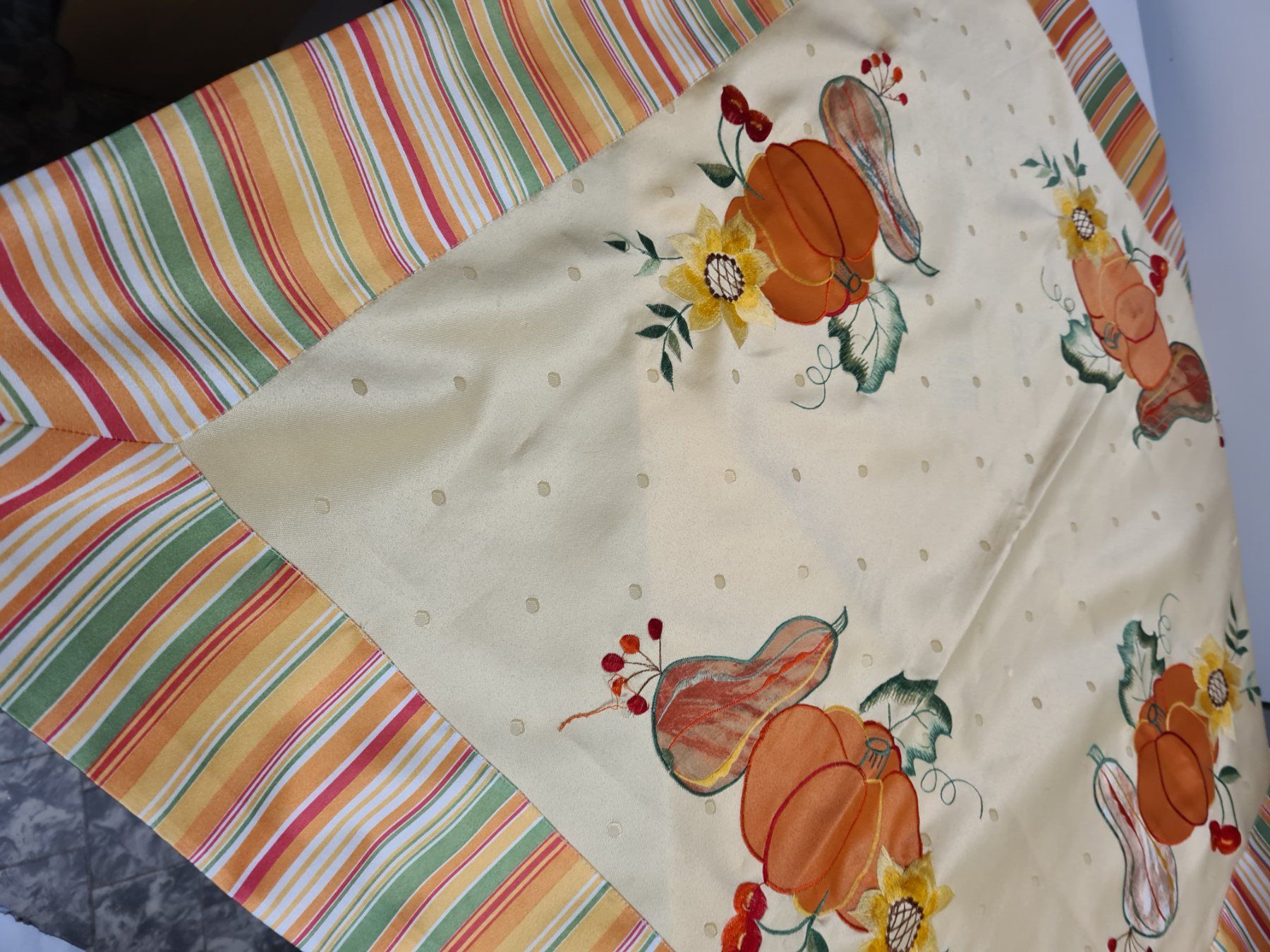 Altra biancheria da tavola: Altes Tischtuch, ca. 85 x 85 cm – Usato da Amriswil venduto da used2use 1