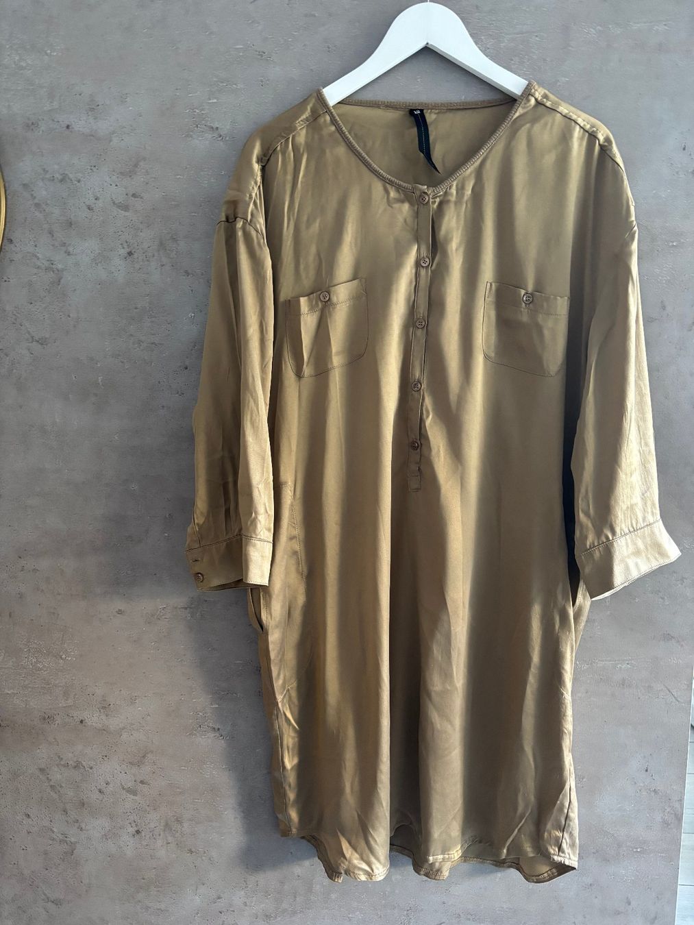 Tuniken: Tunika Seide in gold – Gebraucht aus Jegenstorf von Hibiscus11