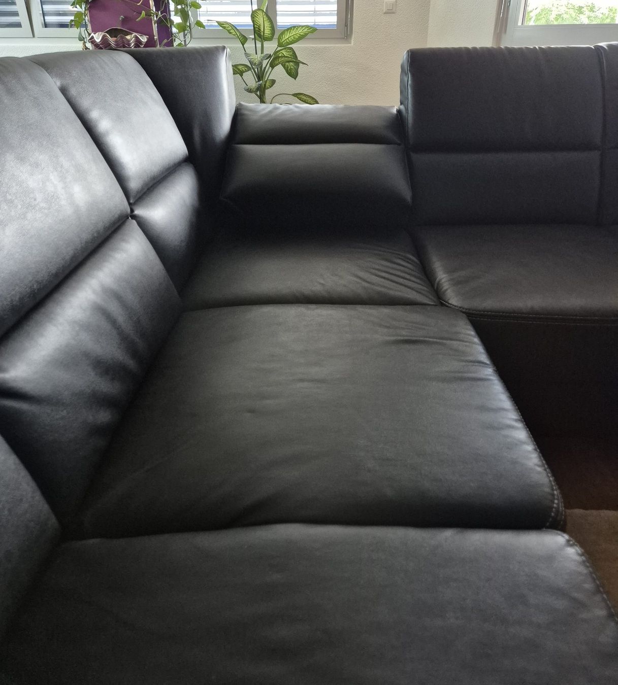 Divani: Schwarzes Kunstleder Ecksofa mit Schlaffunktion, Top Zustand – Usato da Burgdorf venduto da anj_8kn5 5