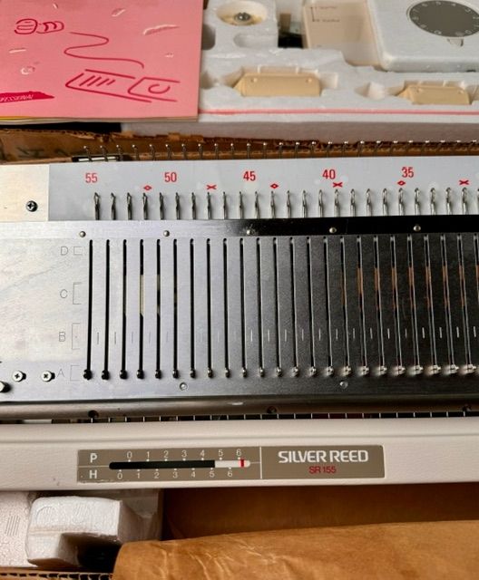 Macchine da cucire: Strickmaschine SilverReed SR-155 Doppelbettergänzung – Usato da Plons venduto da Zimpfer 2