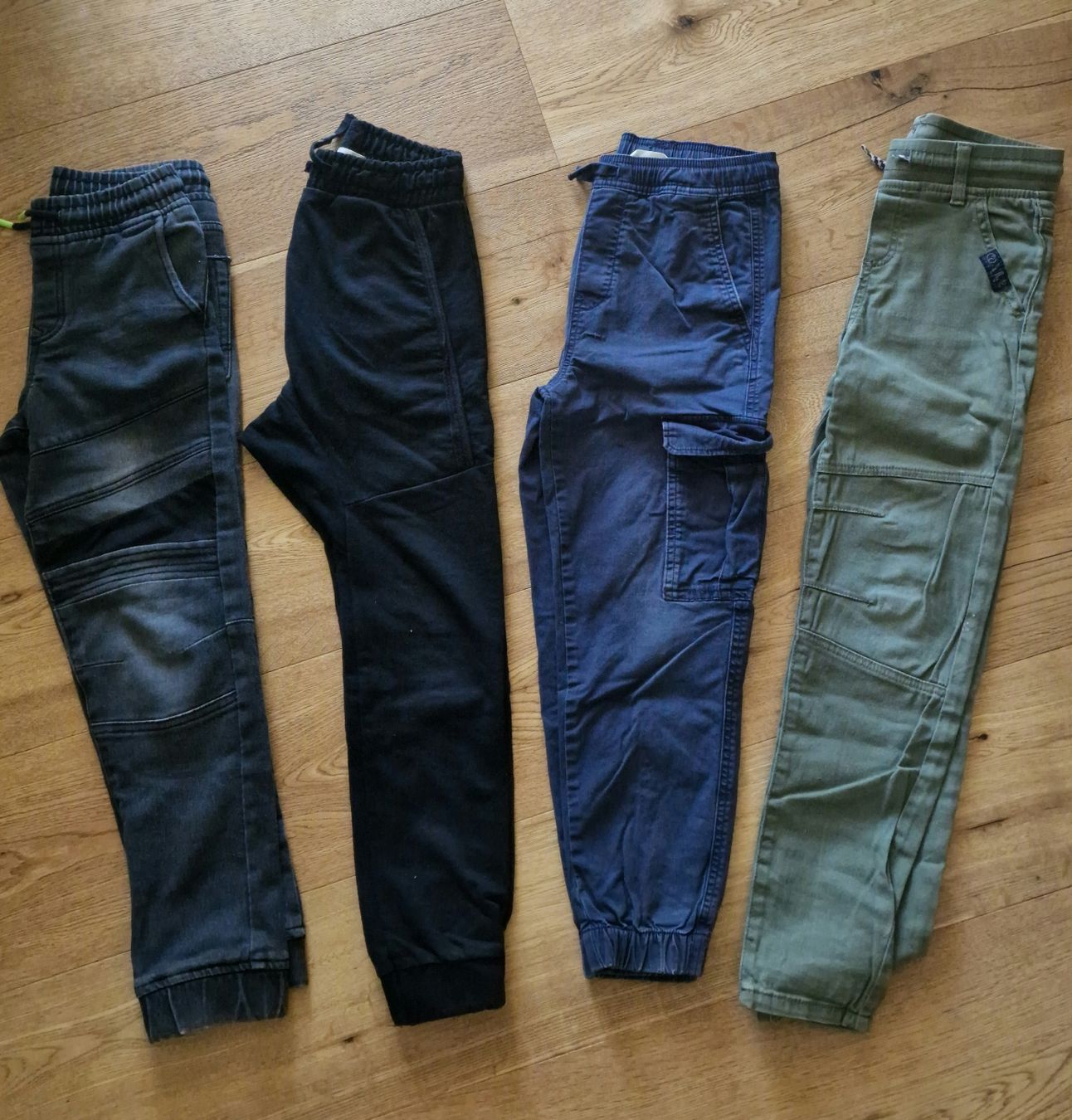 H&M Lotti & Set di vestiti: Tolle Junge set 128 – Usato da Emmenbrücke venduto da Nadmorebiti 1