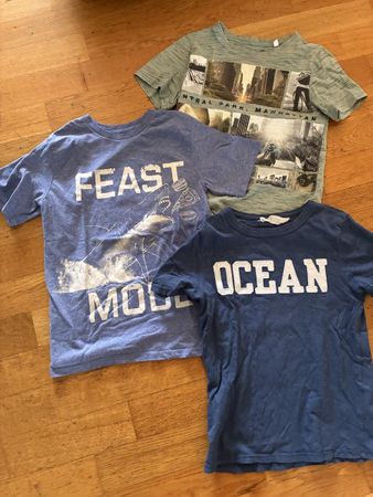 Drei schöne Tshirts Gr. 122/128