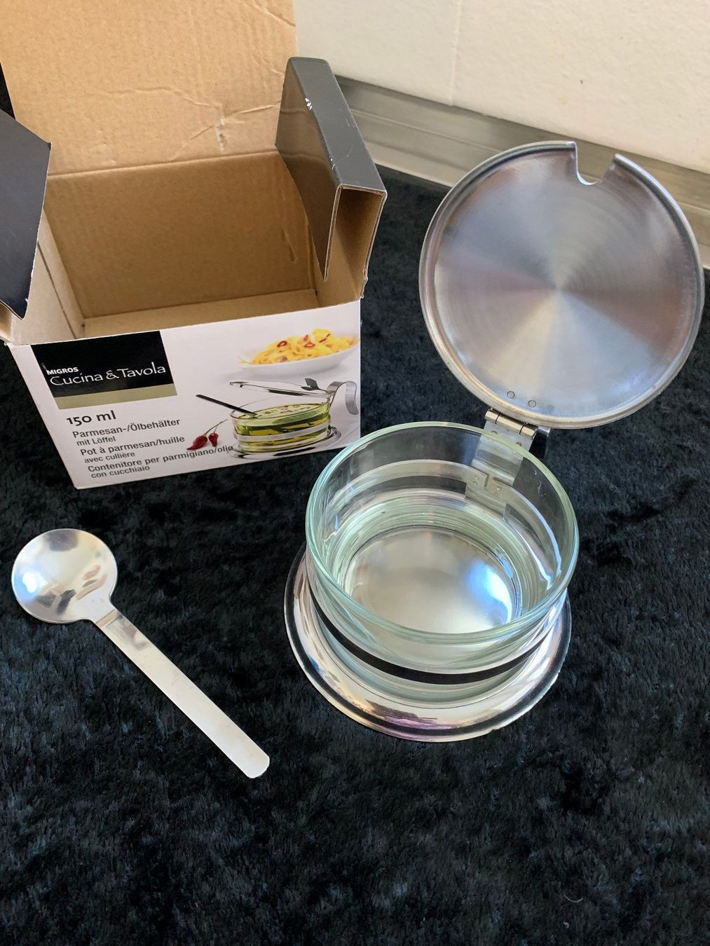 Elettrodomestici da cucina: Parmesan- Ölbehälter mit Löffel – Nuovo e nell'imballaggio originale da St. Gallen venduto da Adwen 2