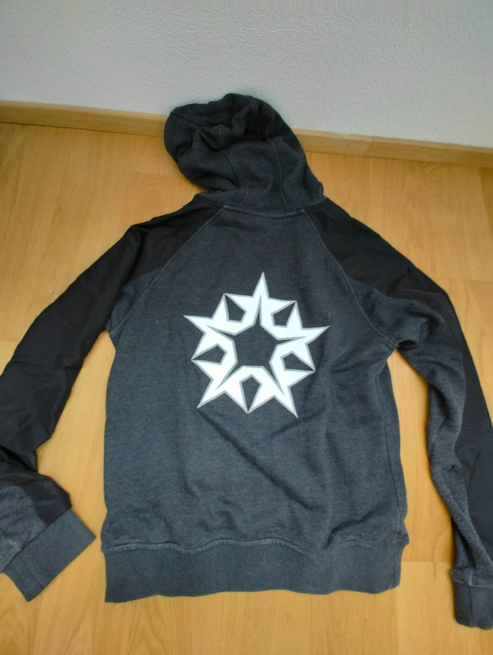 Pullover & Sweatshirts: Qlimax Hoody / Kapuzenpullover – Gebraucht aus Schwyz von Balmer92 2