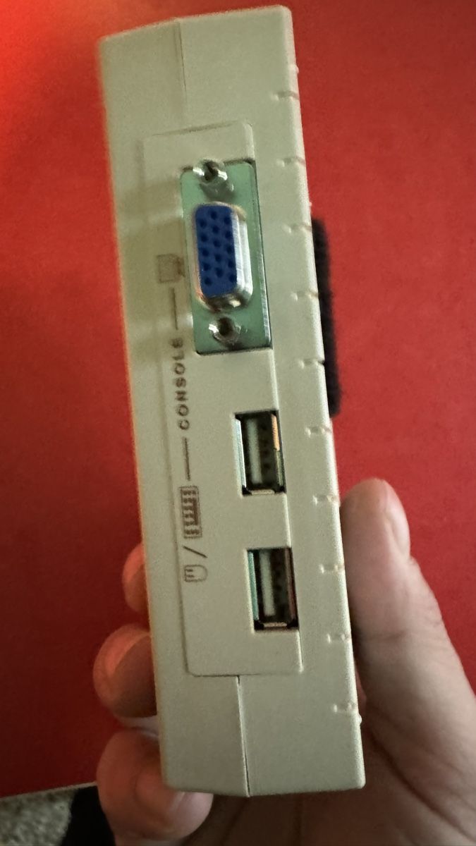 Unità & Adattatore: ATEN USB KVM Extender CE700L – Usato da Luzern venduto da JAYJAY-LEMMING 2