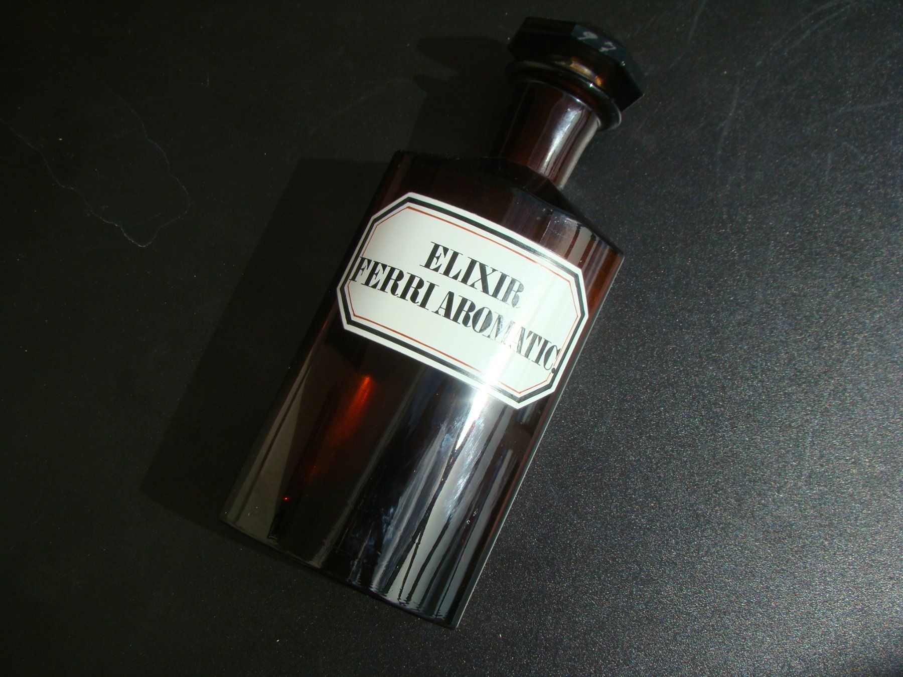 Laborzubehör: Apothekerflasche " Elixir Ferri Aromatic "  braun sehr schön – Gebraucht aus Walzenhausen von Vanquish711