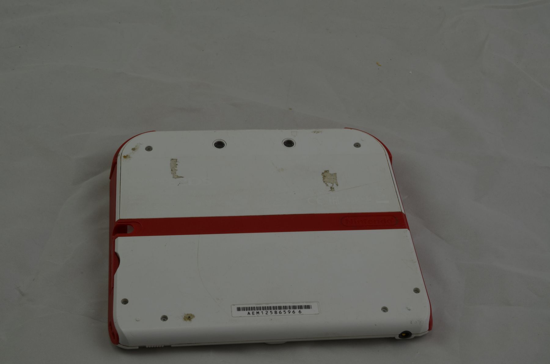 Jeux: Nintendo 2DS White & Red Konsole – D'occasion à Buchs AG par SellAndBuyX 2