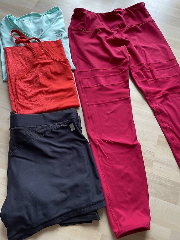 Under Armour Lotti di vestiti: Cooles Sportkleider Paket Gr. M – Usato da Schönenberg TG venduto da cocifrosch94 1