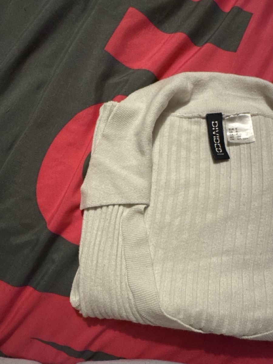 H&M Tops: Pull – Gebraucht aus Yvorne von mel_wic 1