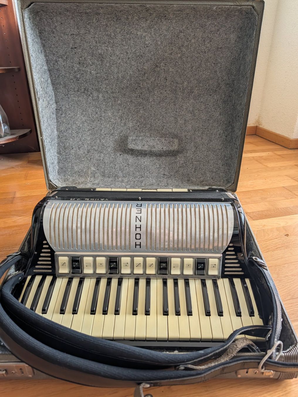 Hohner Musikinstrumente: Akkordeon Hohner Tango V M – Gebraucht aus Bern von habia01