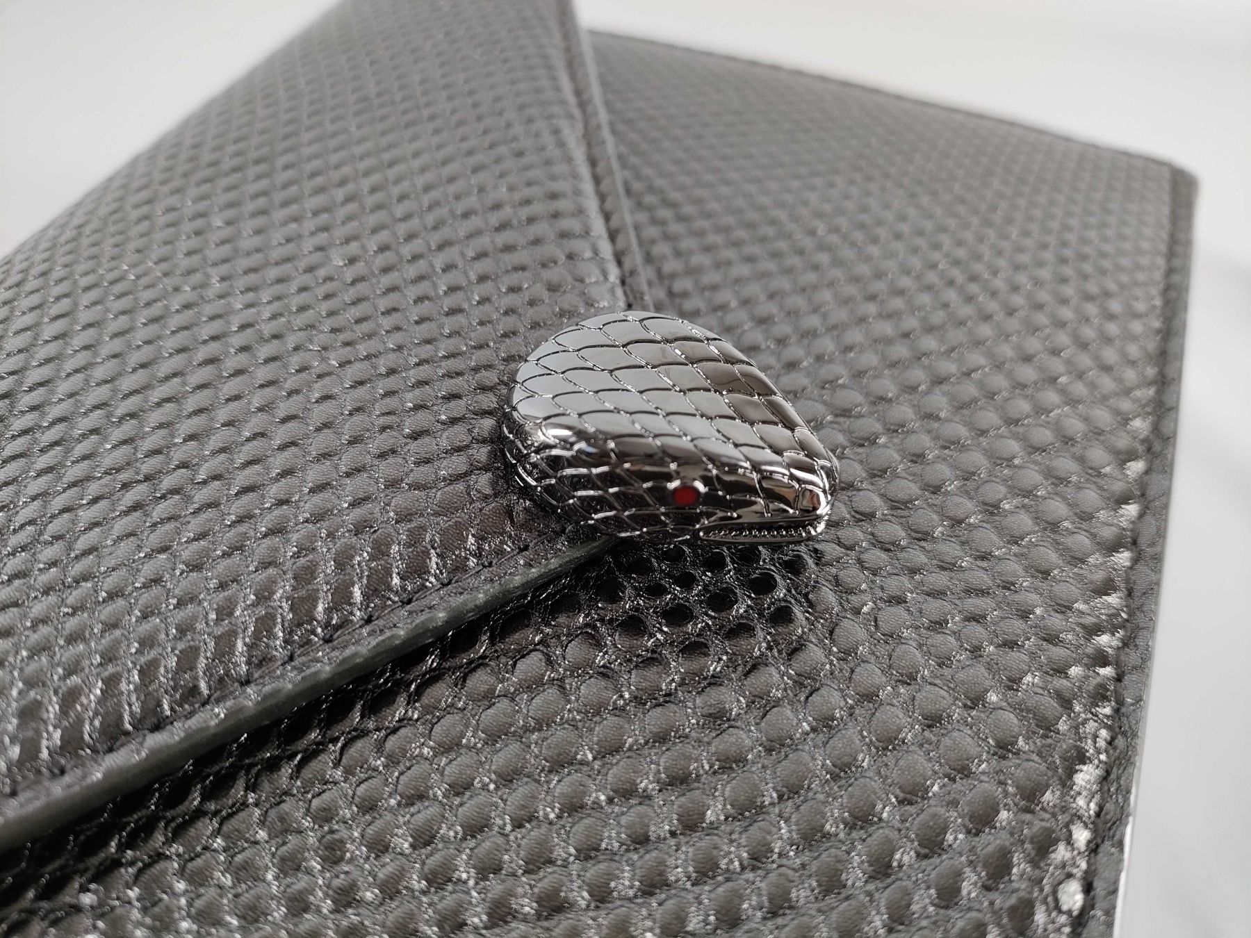 Bulgari Taschen für Damen: Bvlgari Serpenti Forever Schultertasche NP ca. CHF 5000 – Neu (gemäss Beschreibung) aus St. Gallen von Love_Luxury 7