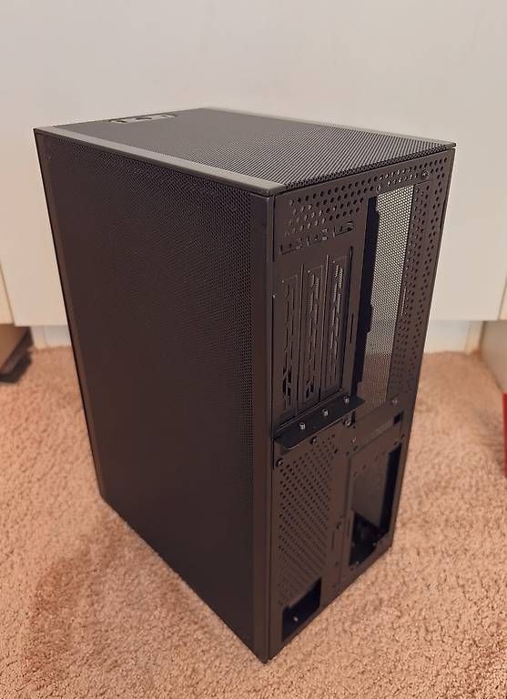 Custodie: Ssupd Meshlicious Mini-ITX PC CASE Black + PCI Riser 4.0 – Usato da Lausanne venduto da guestudio 3