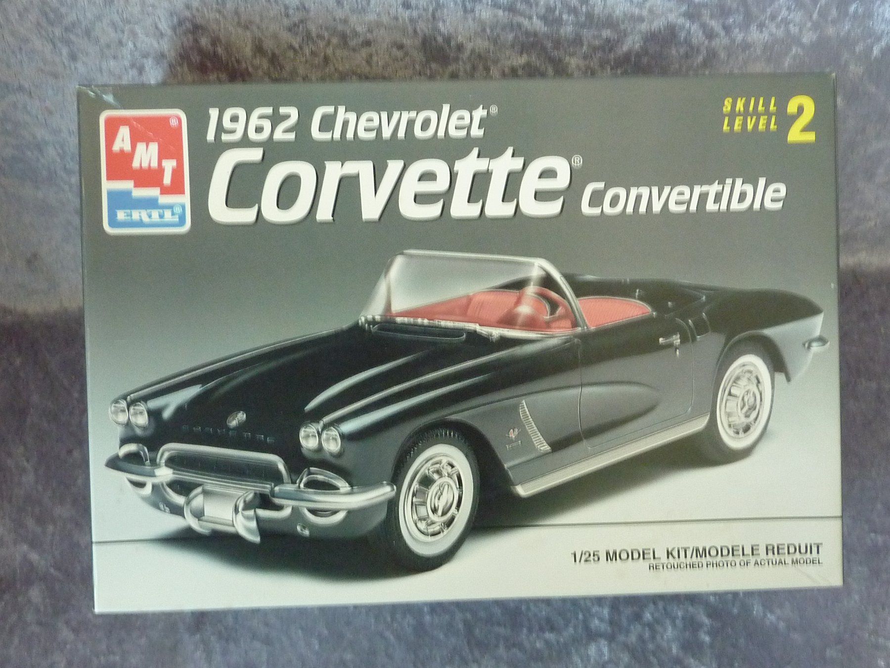 AMT/ERTL Modellini d'auto: Chevrolet Corvette 1962 1:25 – Nuovo (secondo la descrizione) da Dürrenäsch venduto da modellautos4you