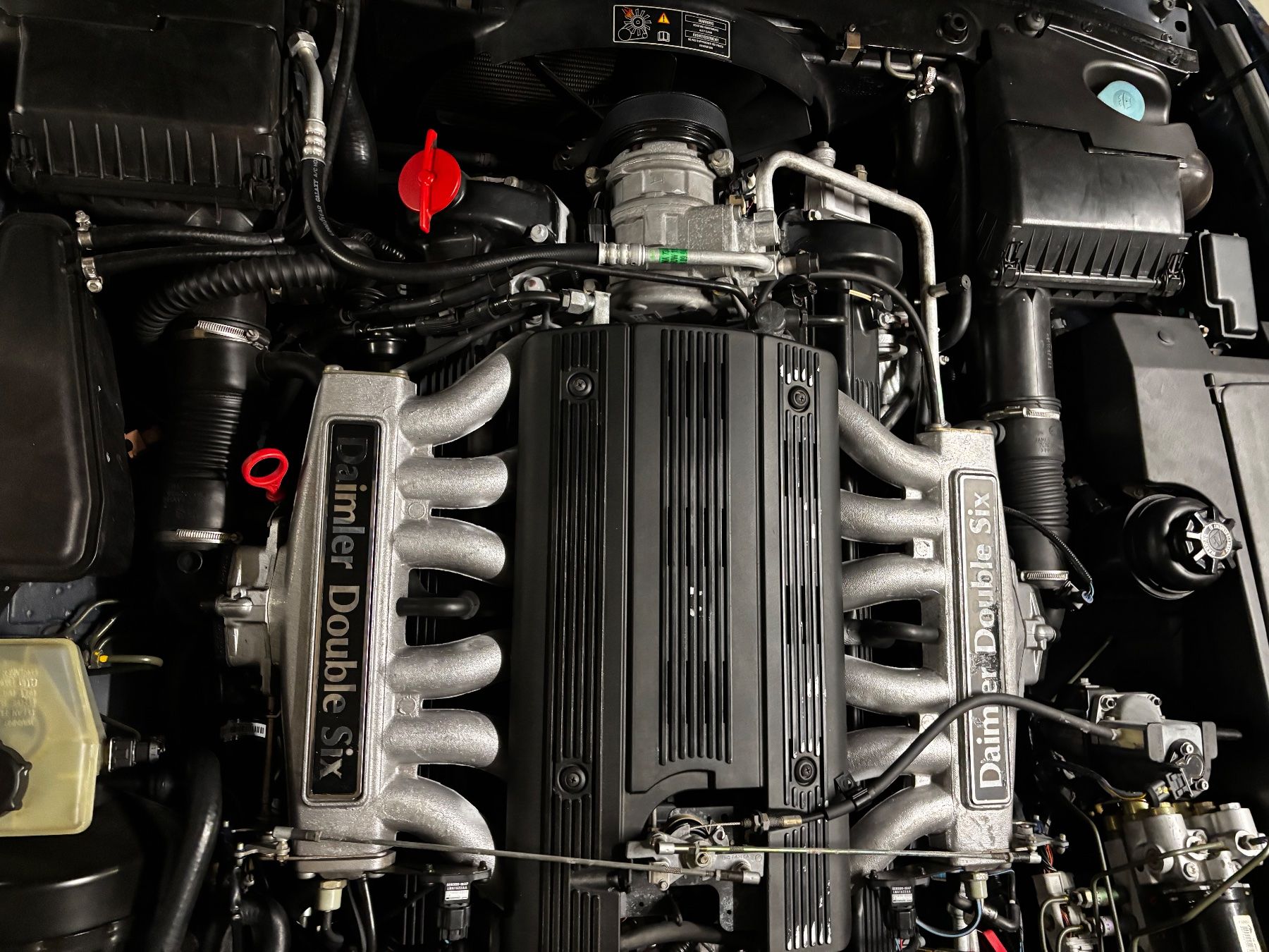 Jaguar Automobili: Damiler Double Six 6.0 in great condition – Usato da Wädenswil venduto da Milan1977 6