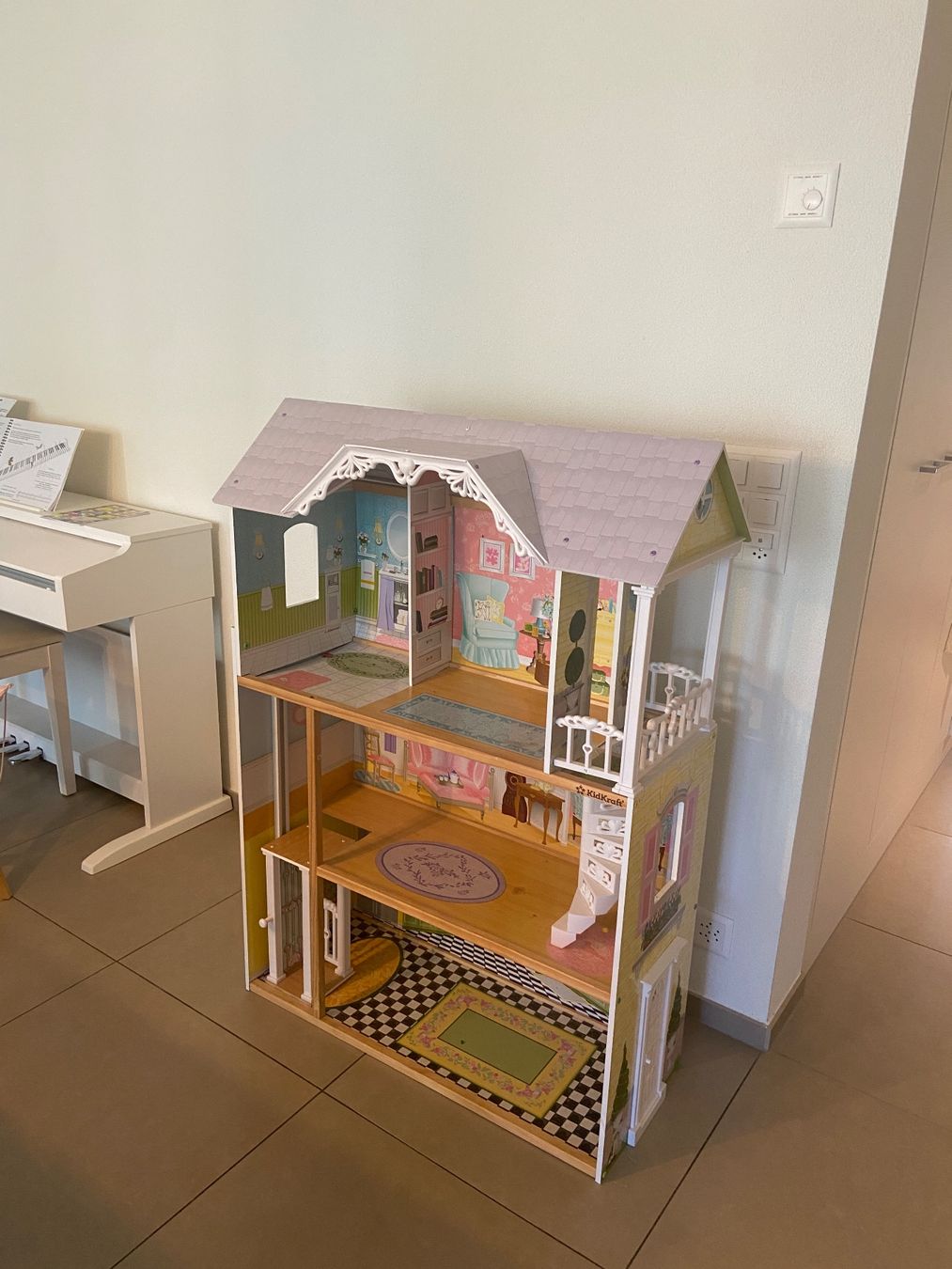 Case e mobili per bambole: Puppenhaus aus Holz – Usato da Dübendorf venduto da cristina.oltean 3