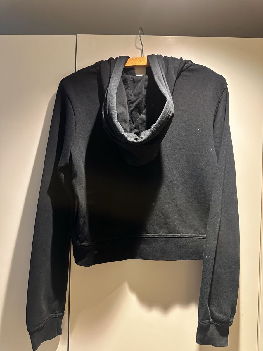 Nike Pullover & Sweatshirts: Nike Kapuzenpullover schwarz cropped – Gebraucht aus Zürich von Mira_sells 2