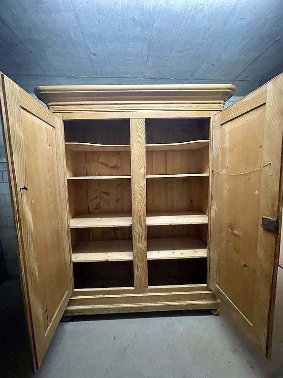 Armadi: Rustikaler Bauernschrank aus Holz – Usato da Wettswil venduto da Pandora95 1