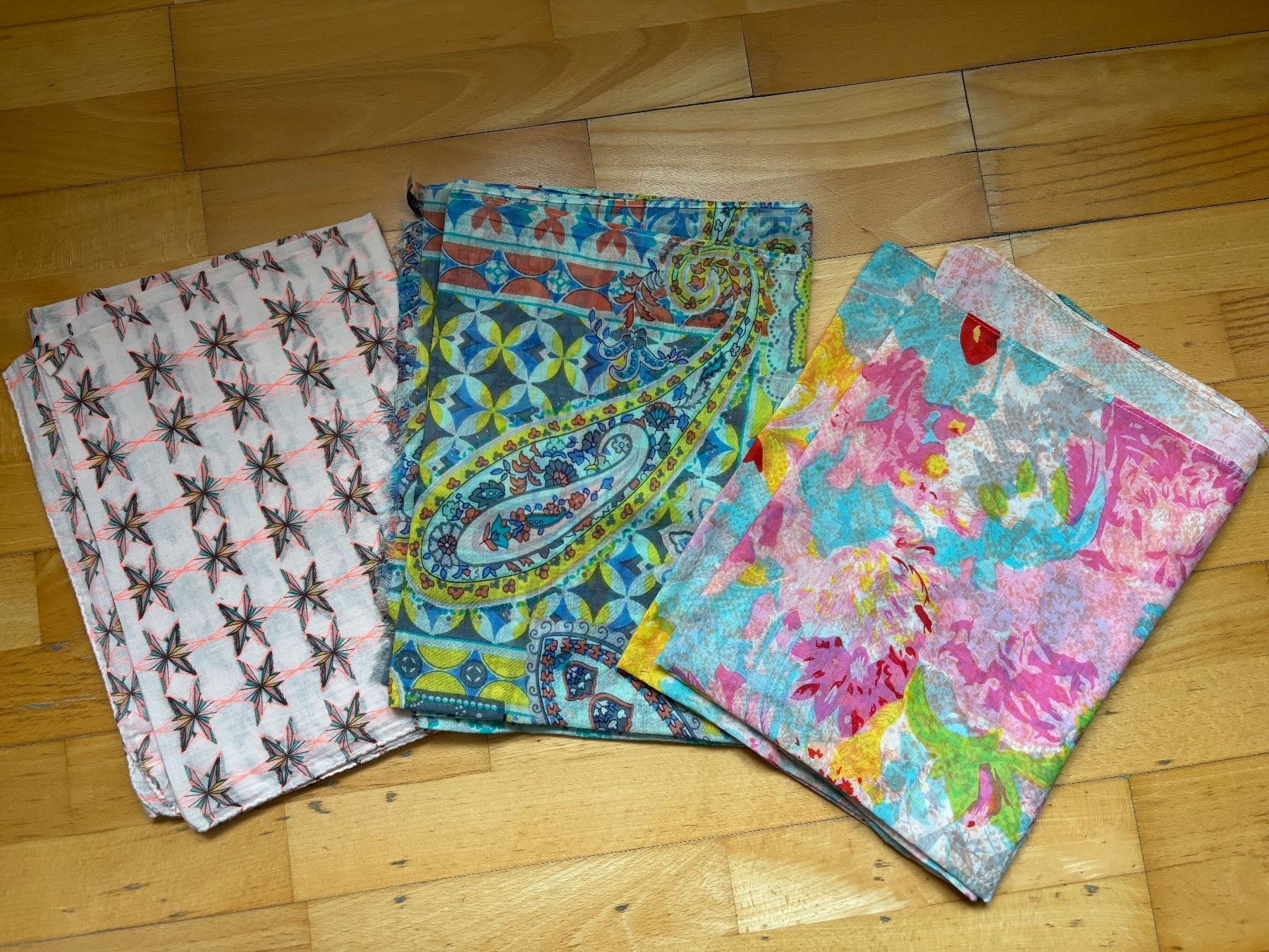 Codello Foulard & Sciarpe: 2 Stola Codello / 1 Stola Beck Söndergaard – Usato da Wangen ZH venduto da Mahmood11