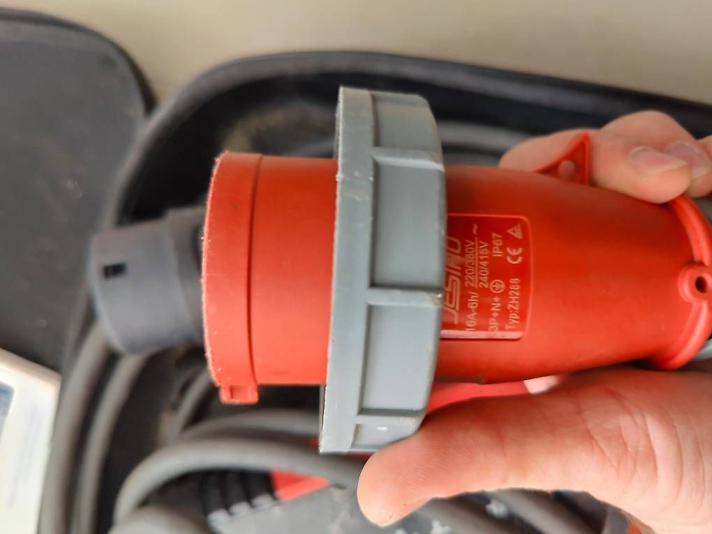 Caricabatterie: Chargeur EV portable Blaupunkt  16A triphasé  Type 2 – Usato da Poliez-Pittet venduto da arn_z9yk 2