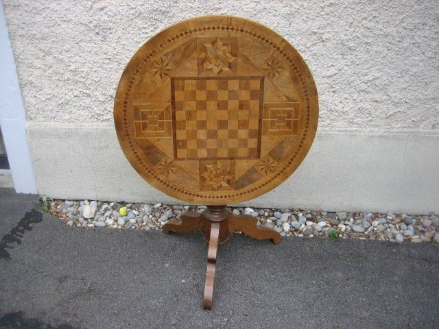 Tavoli: Rundtisch mit Schachbrettmuster Intarsien Holz – Usato da Winterthur venduto da pf02