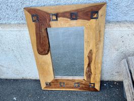 Holzspiegel mit dunklen Quadraten Unikat