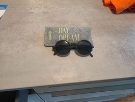 Kinder Sonnenbrille IZIPIZI schwarz rund mit Etui gebraucht