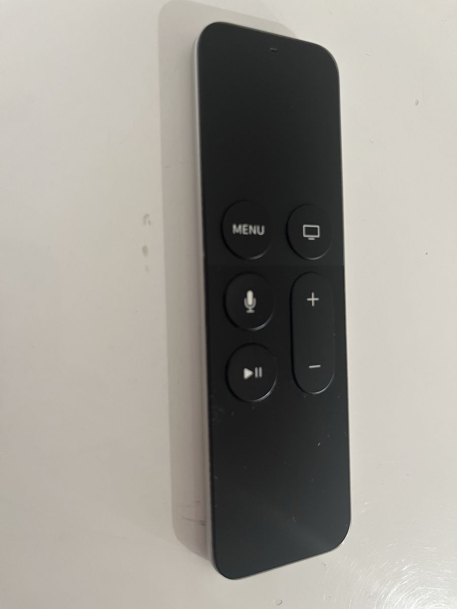 Apple Télécommandes:  télécommande Apple TV Siri (4e génération) – D'occasion à Petit-Lancy par Hpk_tbk
