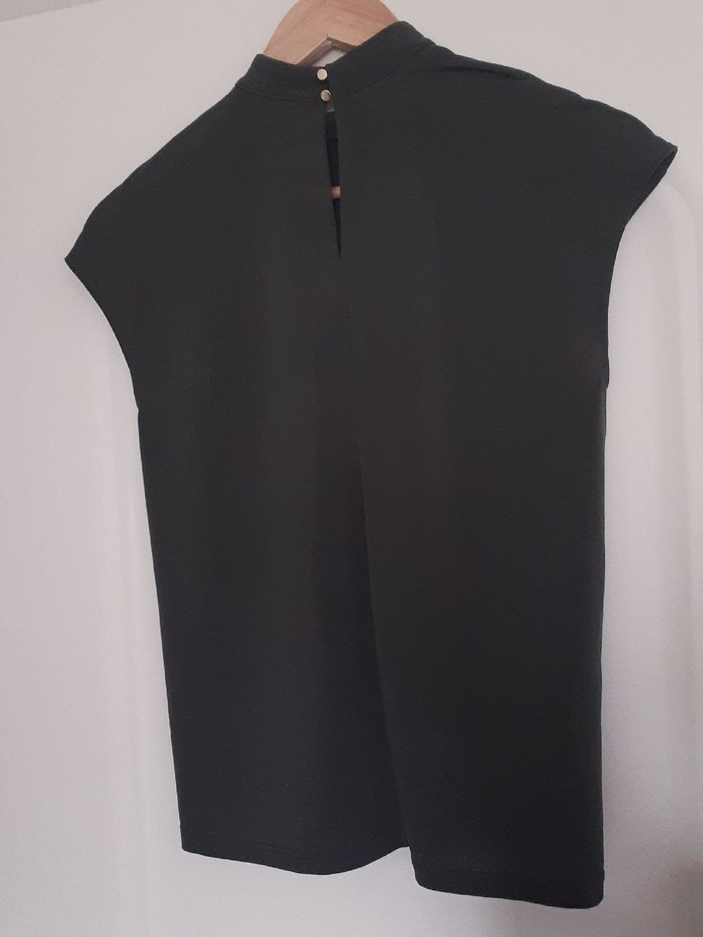 H&M Camicette: Dark green H&M top – Usato da Basel venduto da n23_j8jr 1