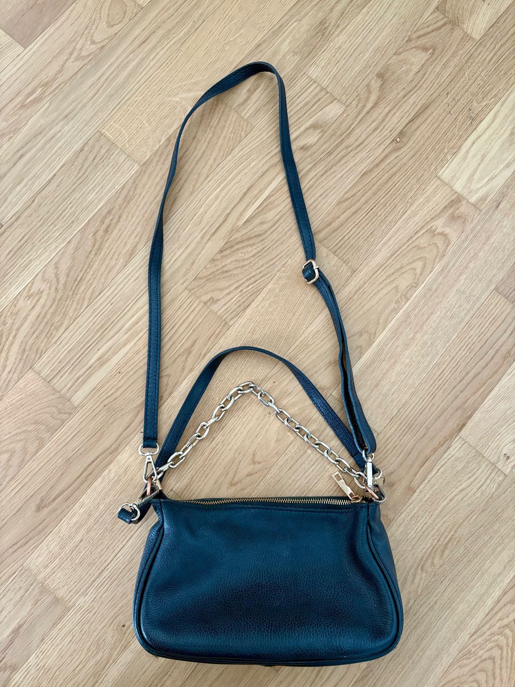 Taschen für Damen: Schwarze Umhängetasche Apatchy London – Gebraucht aus Dübendorf von SophieNadine1