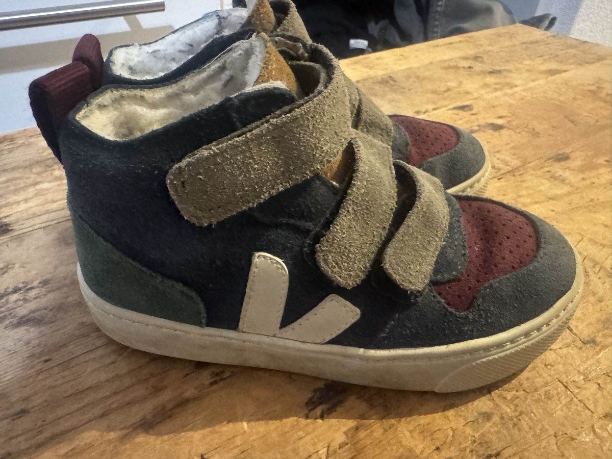 Veja Schuhe für Jungen: Veja Kinderschuh – Gebraucht aus Davos Platz von mbe_r5tv
