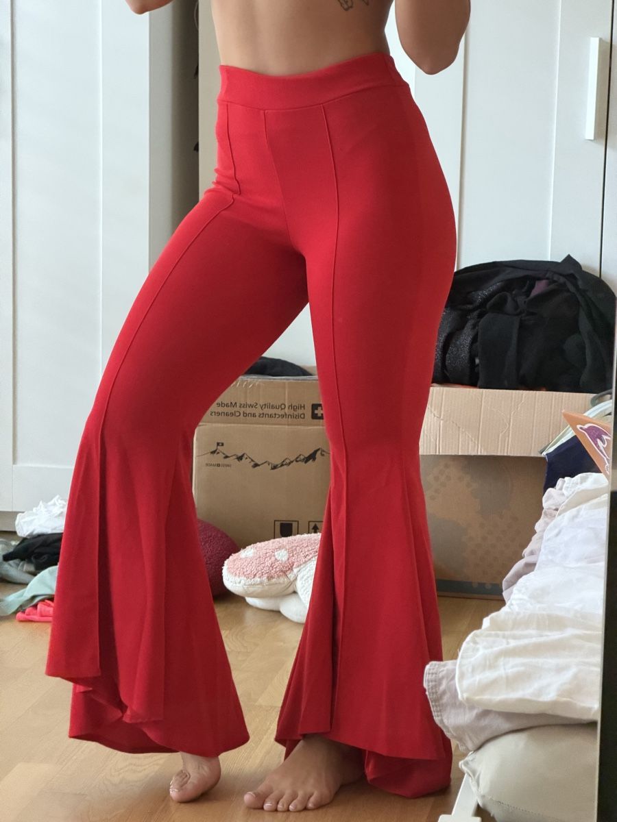 Pantaloni: Red flared pants  – Usato da Zürich venduto da lil_h279 1