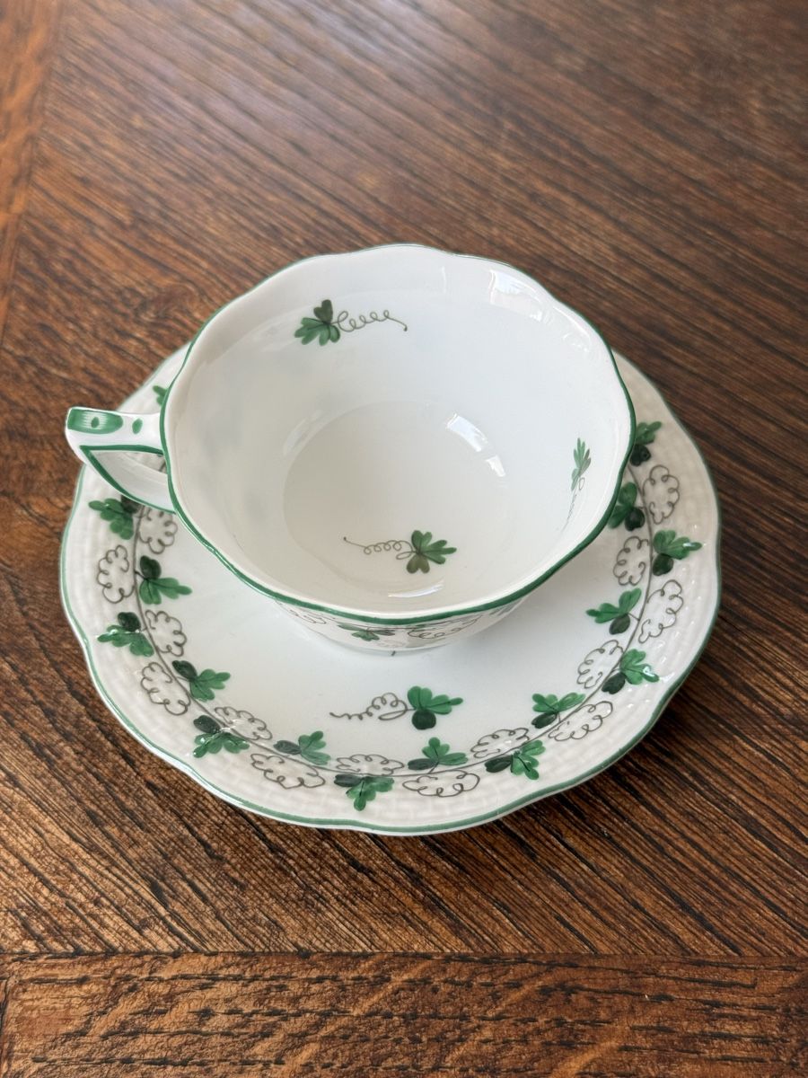 Herend Tazze: Herend Cup and Saucer Green Leaf Pattern Like New – Nuovo (secondo la descrizione) da Commugny venduto da semamonfrinoli 1