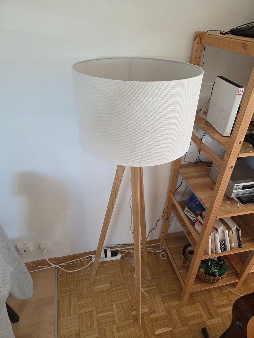Lampade: Stehlampe LIVIQUE TUGA WEISS – Usato da Bern venduto da tycho_bern 1
