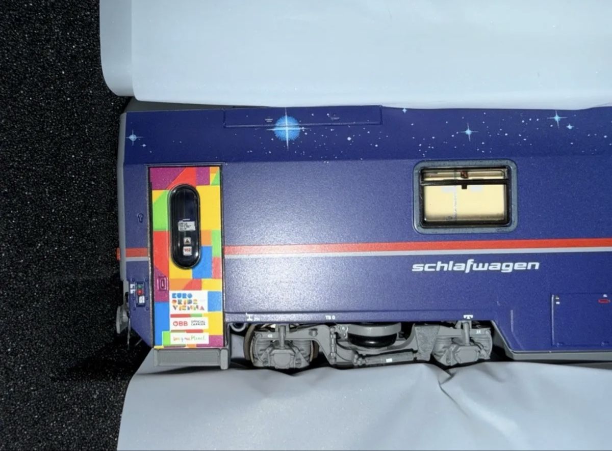 LS Models Modellini di ferrovie: L.S.MODELS ÖBB NIGHTJET PRIDE VIENNA ÖBB EXCLUSIVE NEU – Nuovo e nell'imballaggio originale da Zürich venduto da Volanbusz