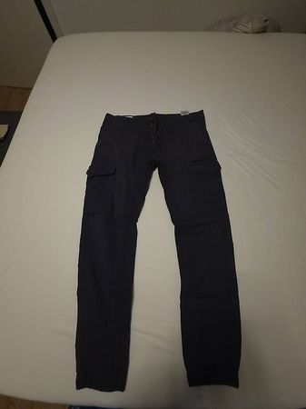 Dunkelblaue Cargohose in Navy