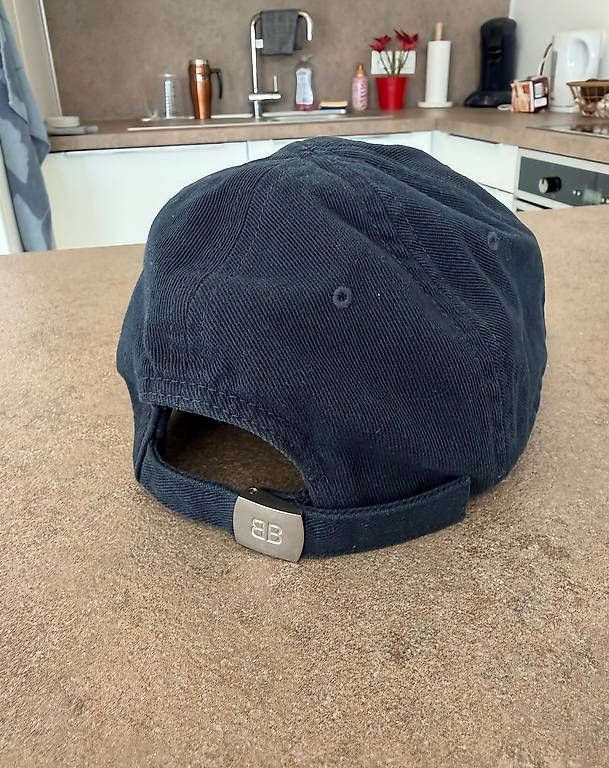 Balenciaga Copricapi, berretti & cappellini: Casquette Balenciaga – Usato da St. Urban venduto da dju_lila 2