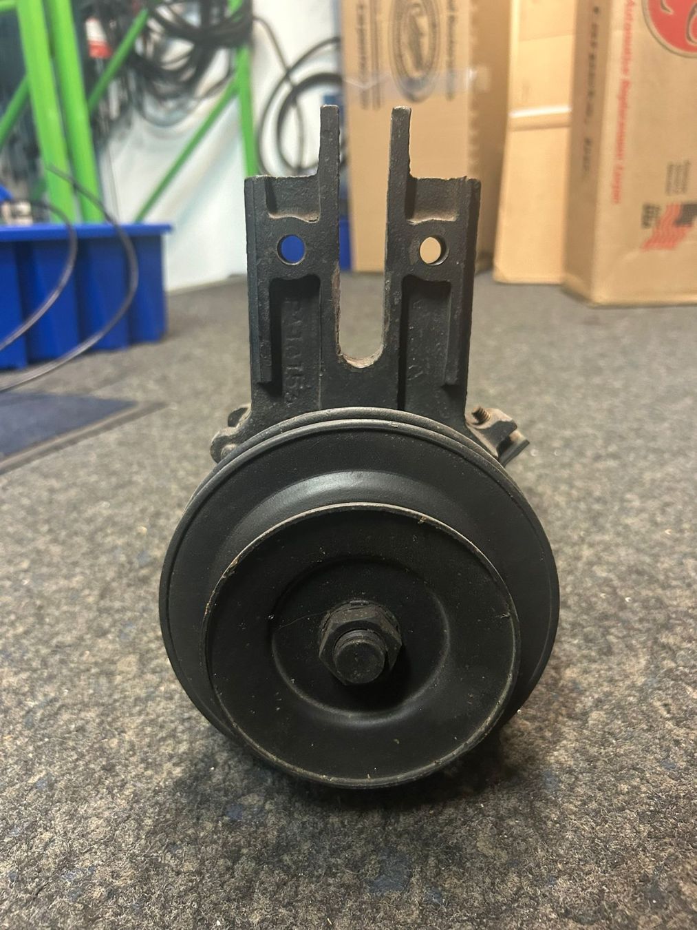 Alle Autoersatzteile: Lichtmaschine 6V Ford Flathead V8 mit Halter – Gebraucht aus Niederdorf von St170 4
