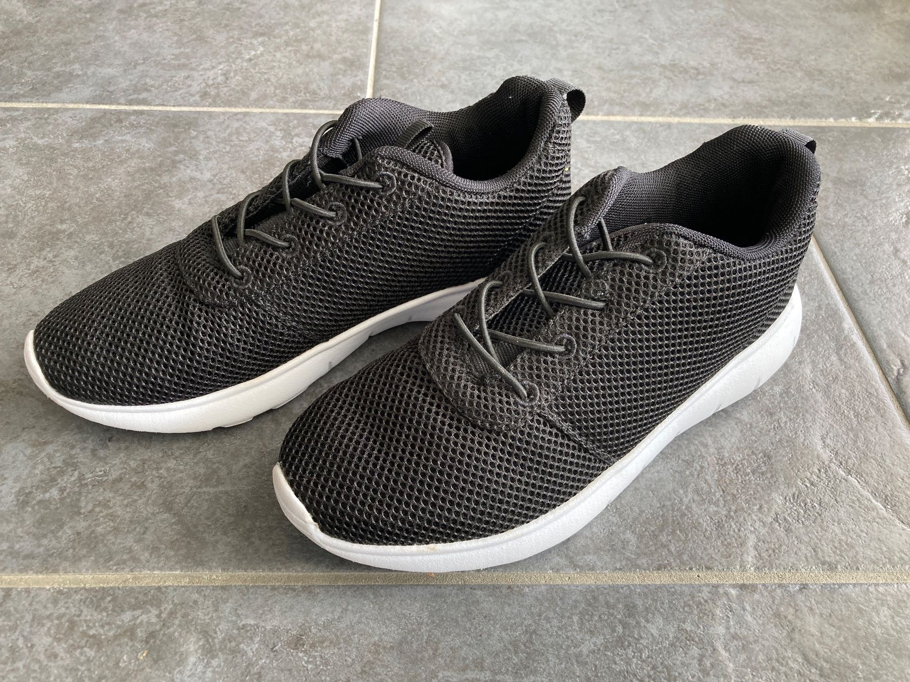 Scarpe da uomo: Turnschuhe schwarz Gr. 35 – Usato da Uttigen venduto da daeni_83 1