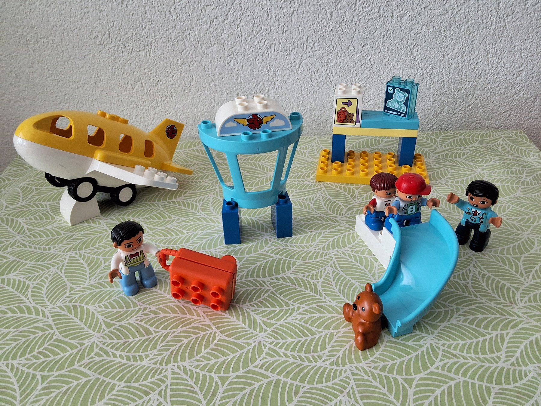 Lego Giocattoli: Lego Duplo Flughafen mit Rollkoffer – Usato da Liebefeld venduto da moony4blue 3