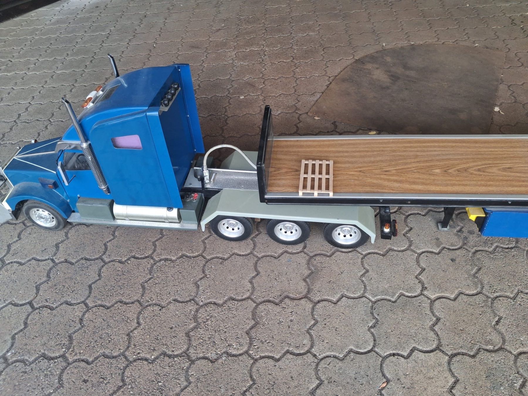 Kit di modellismo & Modellini statici: AMI TRUCK MODELL  1/8 – Usato da Tägerig venduto da Ccm1 7
