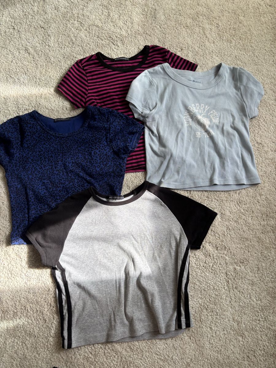 Brandy Melville Lots de vêtements: Brandy Melville Crop Tops – D'occasion à Zürich par alessia.s