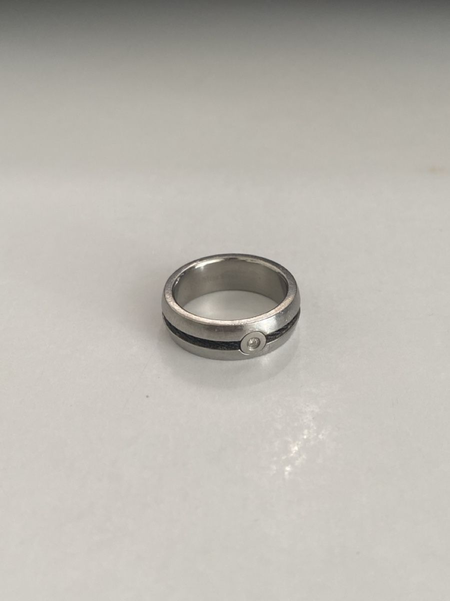 Bagues: Bague argentée/noire avec strass  – Neuf (Voir description) à Fribourg par lau_5lkk